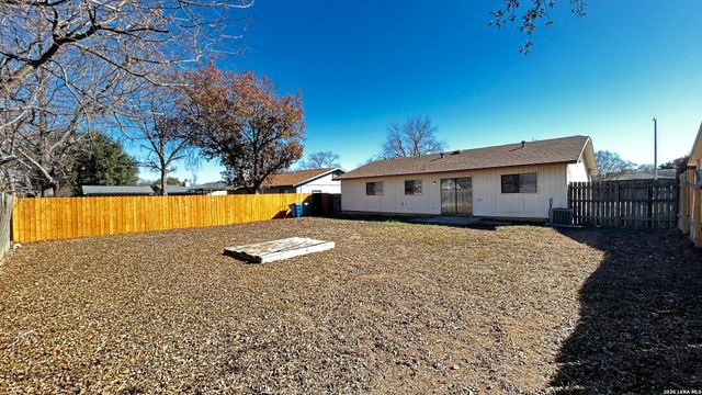 939 Hayloft Ln, San Antonio, TX 78245