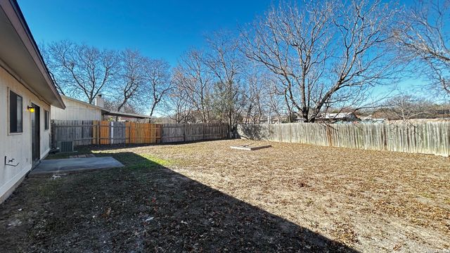 939 Hayloft Ln, San Antonio, TX 78245