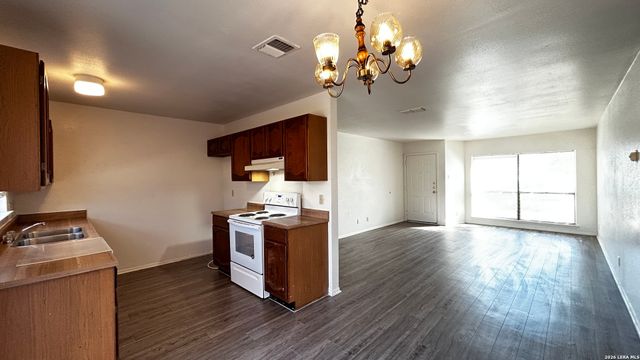 939 Hayloft Ln, San Antonio, TX 78245