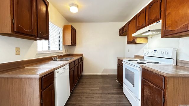 939 Hayloft Ln, San Antonio, TX 78245