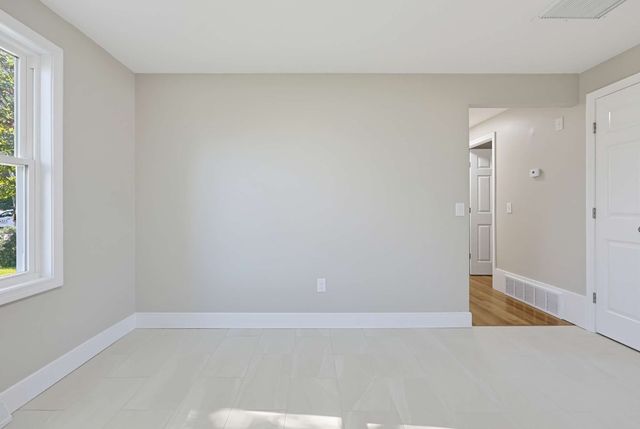 28 Deerfield Rd, Attleboro, MA 02703