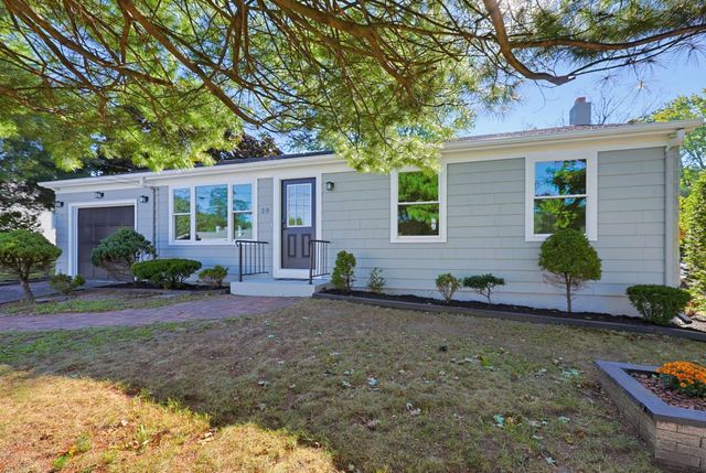 28 Deerfield Rd, Attleboro, MA 02703
