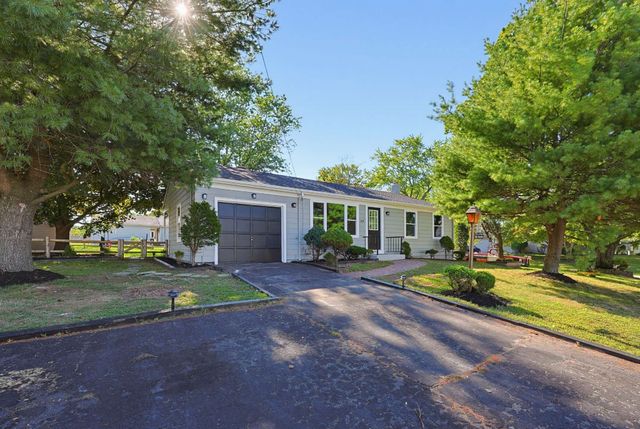 28 Deerfield Rd, Attleboro, MA 02703