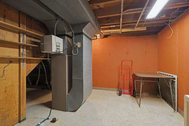 28 Deerfield Rd, Attleboro, MA 02703