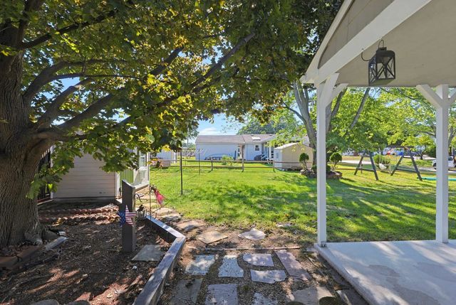 28 Deerfield Rd, Attleboro, MA 02703