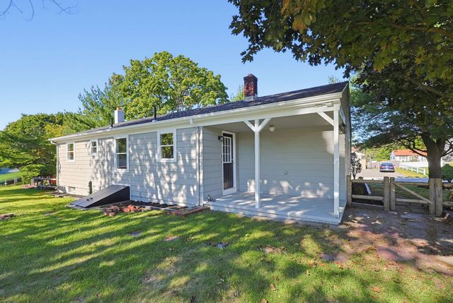 28 Deerfield Rd, Attleboro, MA 02703