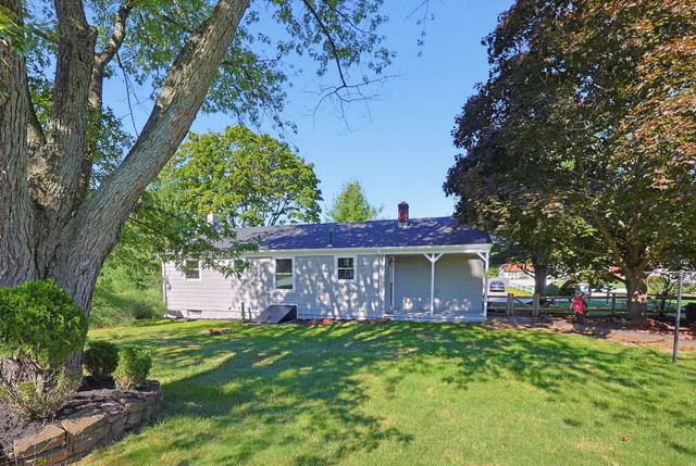 28 Deerfield Rd, Attleboro, MA 02703