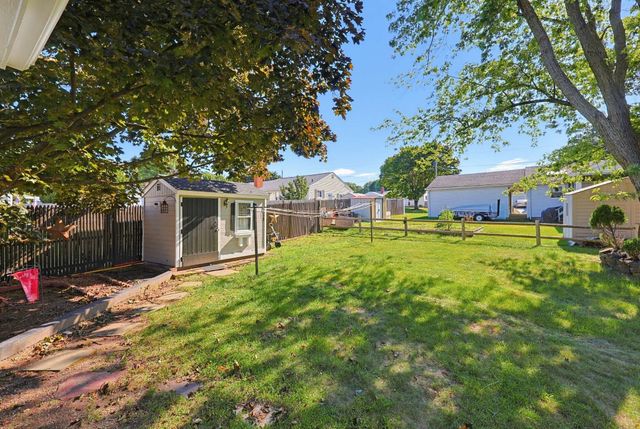 28 Deerfield Rd, Attleboro, MA 02703