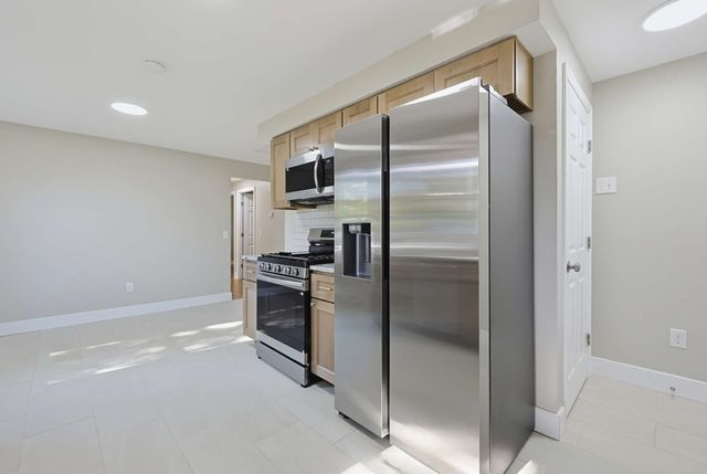 28 Deerfield Rd, Attleboro, MA 02703