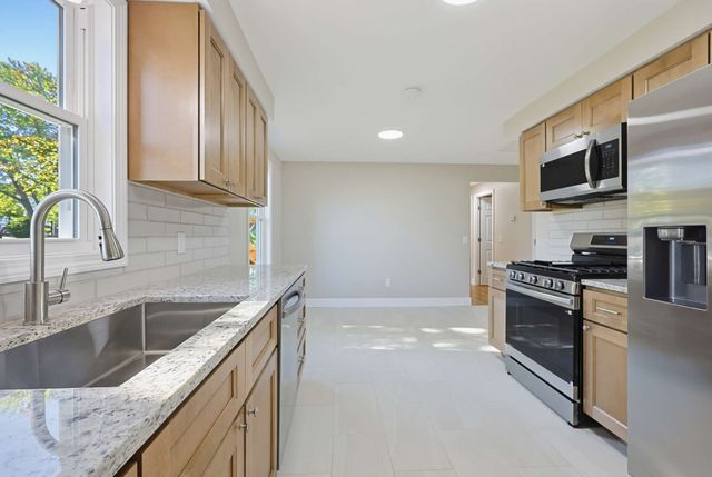 28 Deerfield Rd, Attleboro, MA 02703