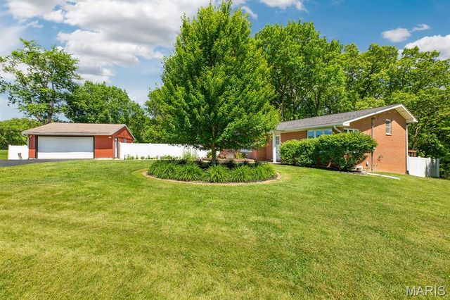 2364 Seminary Road, Brighton, IL 62012