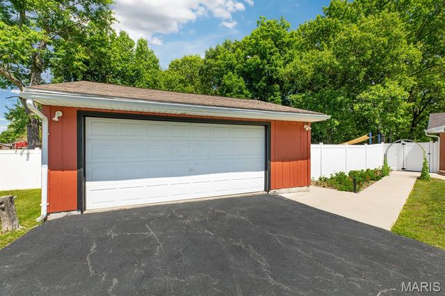 2364 Seminary Road, Brighton, IL 62012