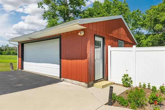 2364 Seminary Road, Brighton, IL 62012