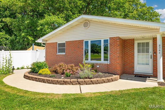 2364 Seminary Road, Brighton, IL 62012