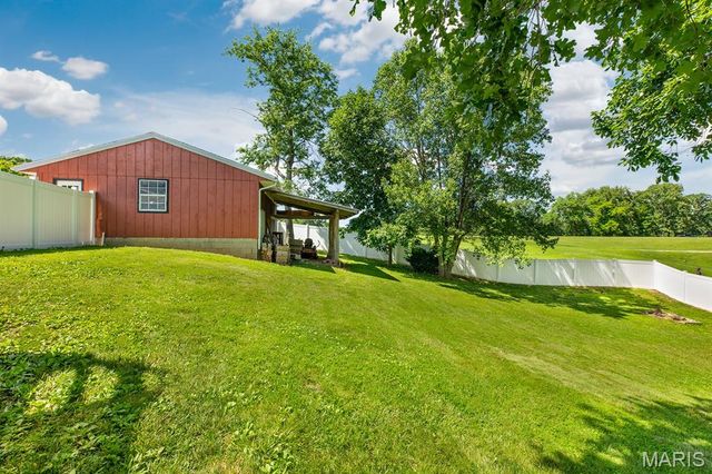 2364 Seminary Road, Brighton, IL 62012