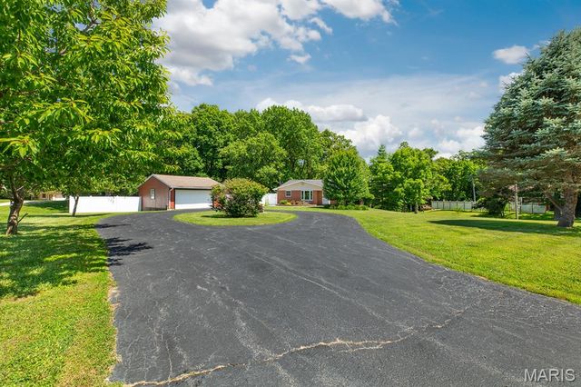 2364 Seminary Road, Brighton, IL 62012