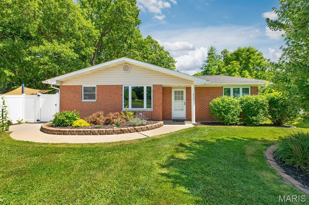 2364 Seminary Road, Brighton, IL 62012