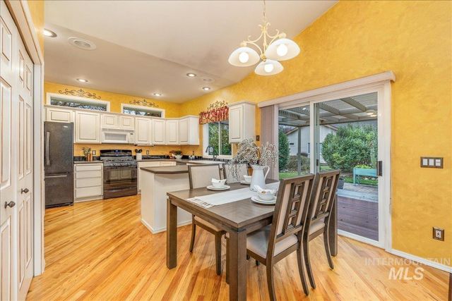 6160 N Fountain Ln, Garden City, ID 83714