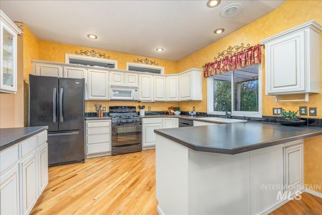 6160 N Fountain Ln, Garden City, ID 83714