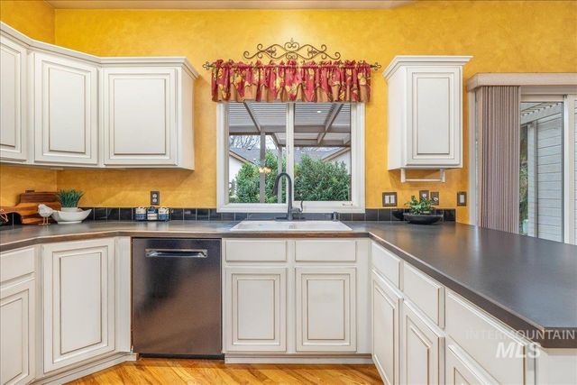 6160 N Fountain Ln, Garden City, ID 83714