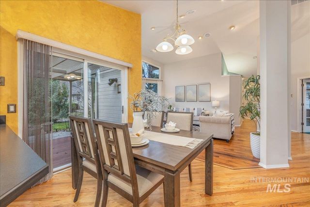 6160 N Fountain Ln, Garden City, ID 83714