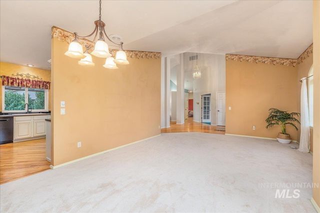 6160 N Fountain Ln, Garden City, ID 83714