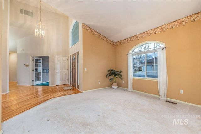 6160 N Fountain Ln, Garden City, ID 83714