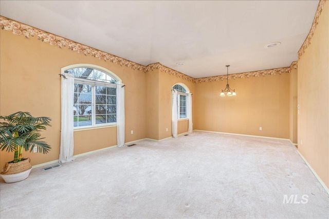 6160 N Fountain Ln, Garden City, ID 83714