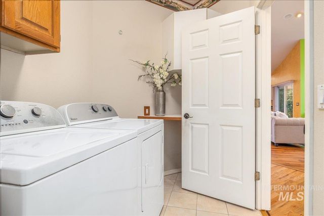 6160 N Fountain Ln, Garden City, ID 83714