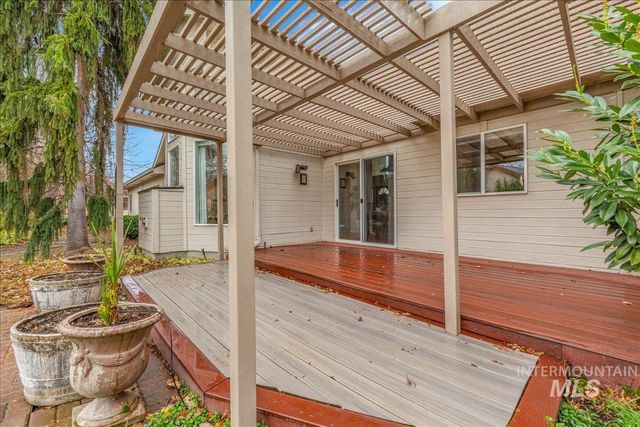 6160 N Fountain Ln, Garden City, ID 83714