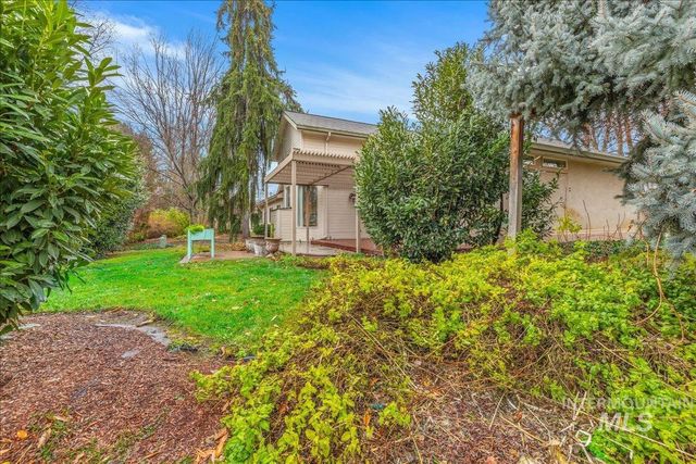 6160 N Fountain Ln, Garden City, ID 83714