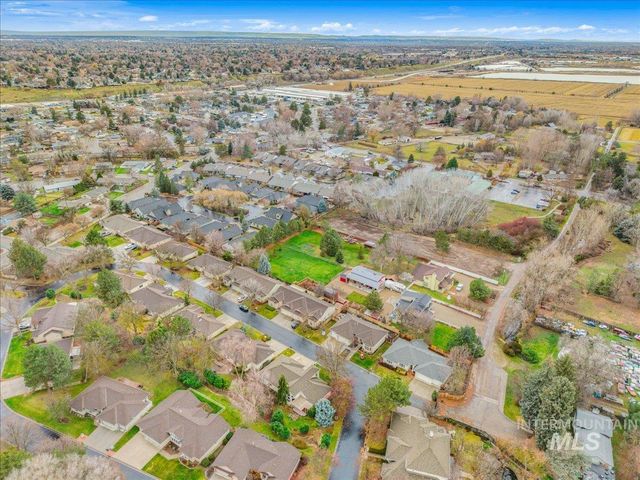 6160 N Fountain Ln, Garden City, ID 83714