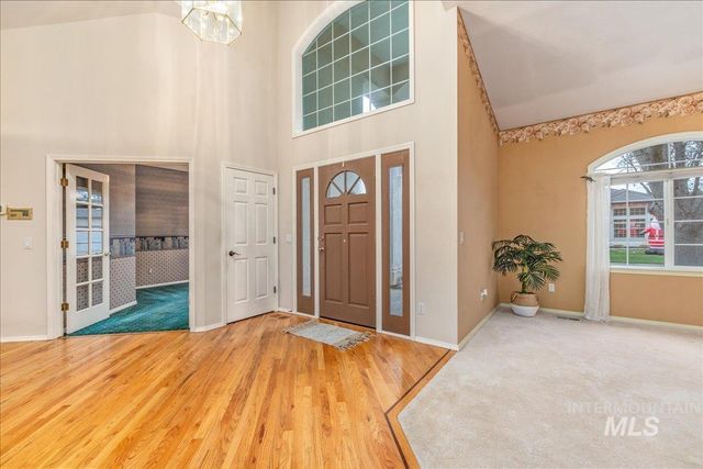 6160 N Fountain Ln, Garden City, ID 83714