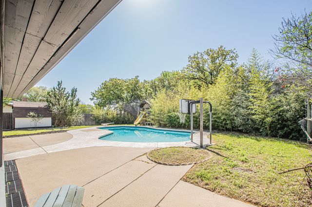 8224 Pearl Street, North Richland Hills, TX 76180