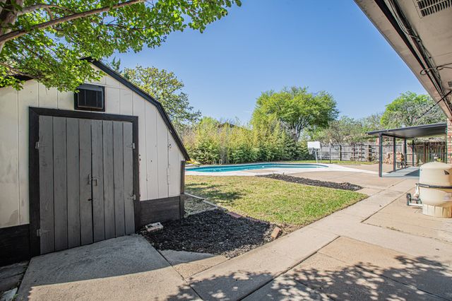 8224 Pearl Street, North Richland Hills, TX 76180