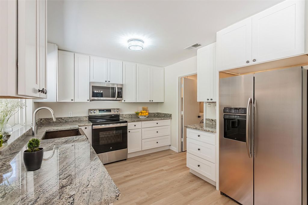 8224 Pearl Street, North Richland Hills, TX 76180