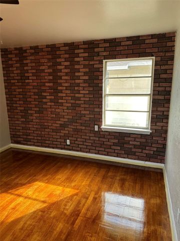 5810 Flamingo Drive, Houston, TX 77033