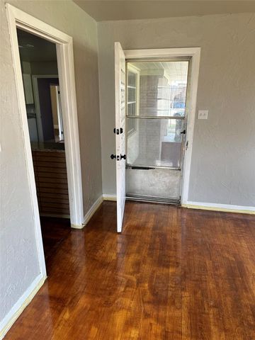 5810 Flamingo Drive, Houston, TX 77033