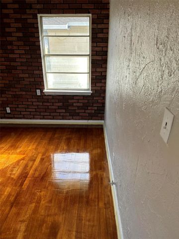 5810 Flamingo Drive, Houston, TX 77033