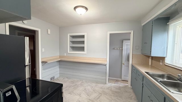 21700 Pembroke Avenue, Detroit, MI 48219