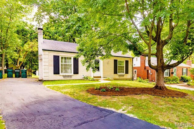 330 Calvert Avenue, Webster Groves, MO 63119