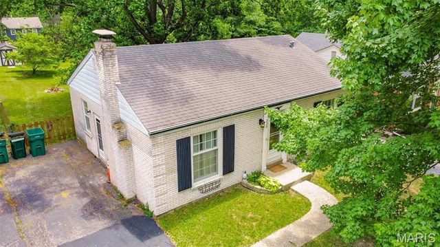 330 Calvert Avenue, Webster Groves, MO 63119