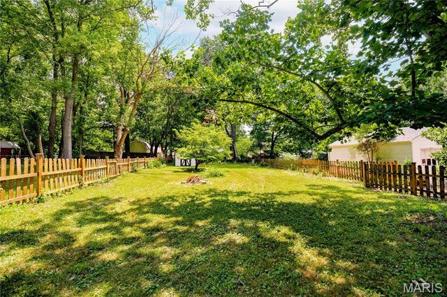 330 Calvert Avenue, Webster Groves, MO 63119