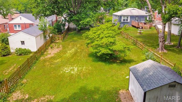 330 Calvert Avenue, Webster Groves, MO 63119