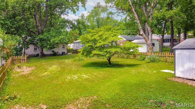 330 Calvert Avenue, Webster Groves, MO 63119
