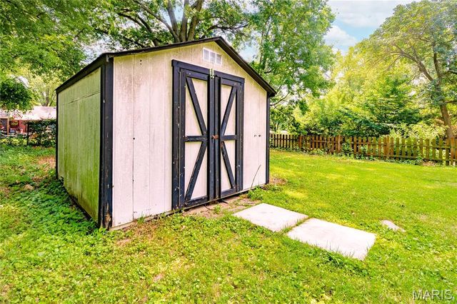 330 Calvert Avenue, Webster Groves, MO 63119