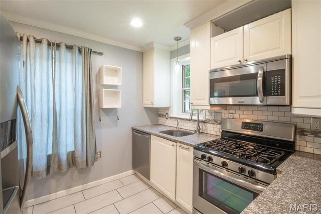 330 Calvert Avenue, Webster Groves, MO 63119
