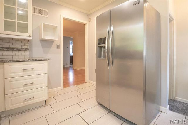 330 Calvert Avenue, Webster Groves, MO 63119