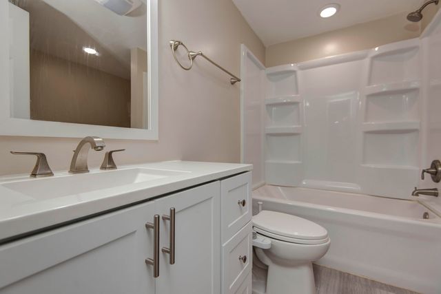 2541 S Brandon Avenue, Springfield, MO 65809