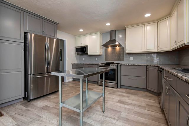 2541 S Brandon Avenue, Springfield, MO 65809